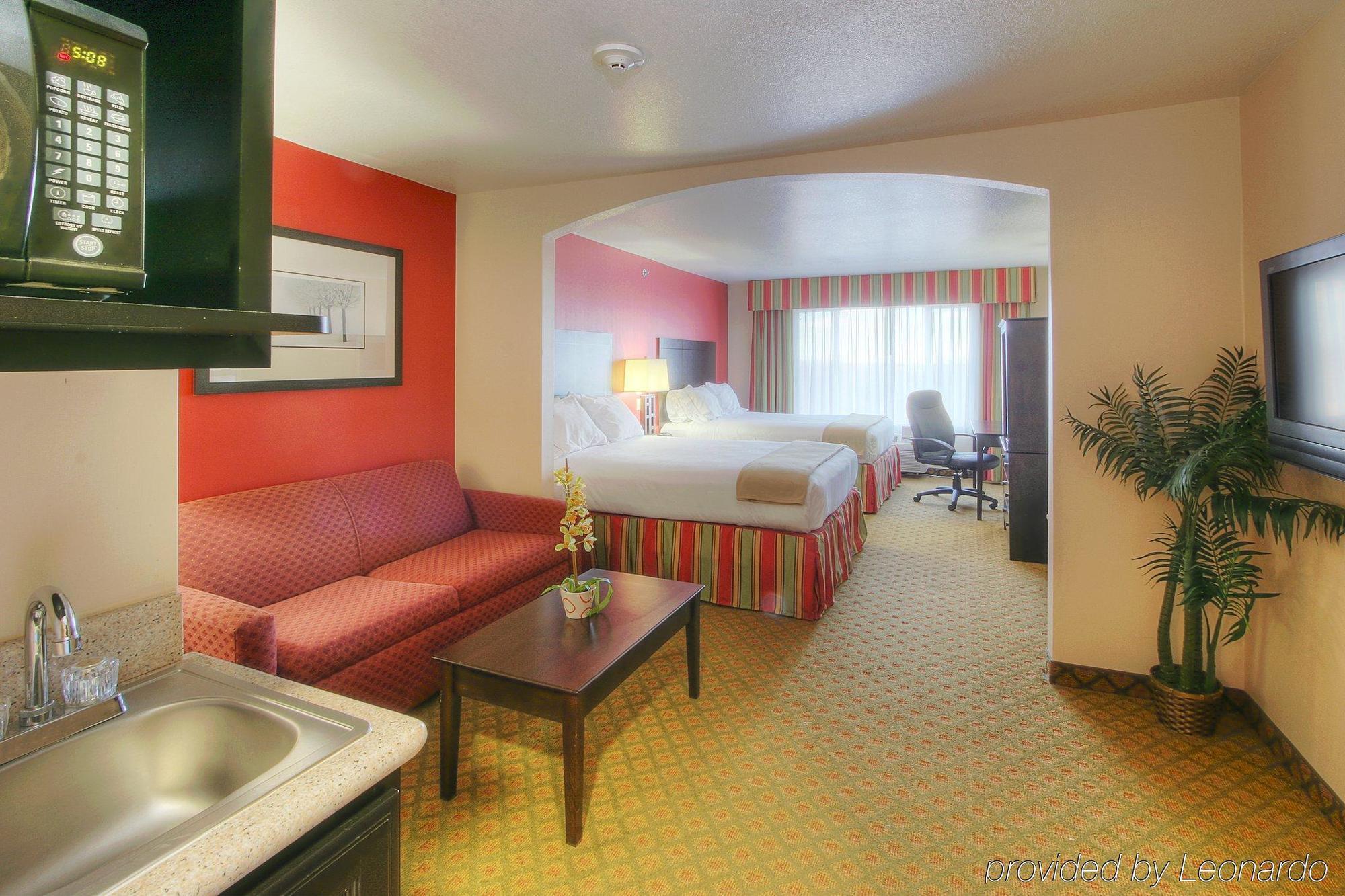 Holiday Inn Express And Suites - Tucumcari, An Ihg Hotel Room photo
