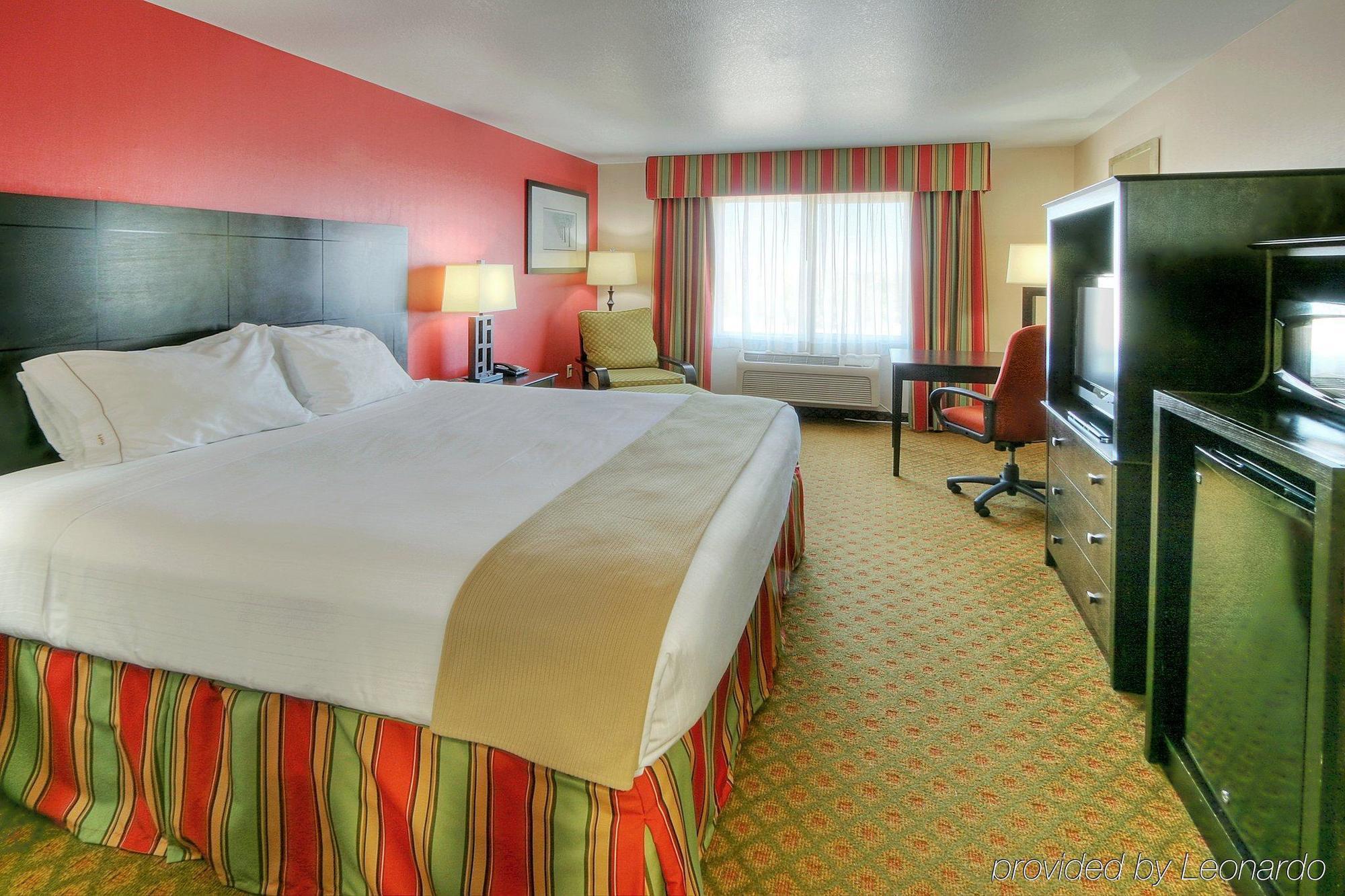 Holiday Inn Express And Suites - Tucumcari, An Ihg Hotel Exterior photo